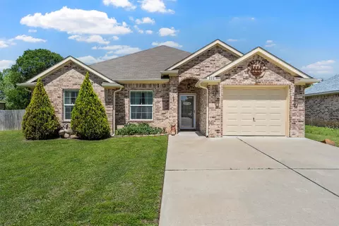 202 Hawk Rdg, Lacy Lakeview, TX 76705