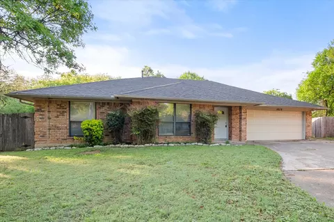 4919 Spring Creek Rd, Arlington, TX 76017
