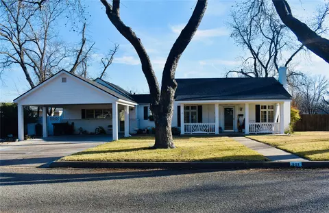 607 W 15th St, Brady, TX 76825