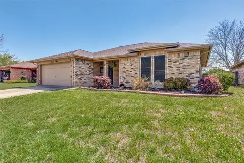 6361 Hunters Glen Dr, Watauga, TX 76148