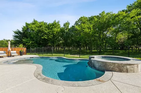 Exterior - 213 Kirkpatrick Ct, Argyle, TX 76226 photo 7 of 10