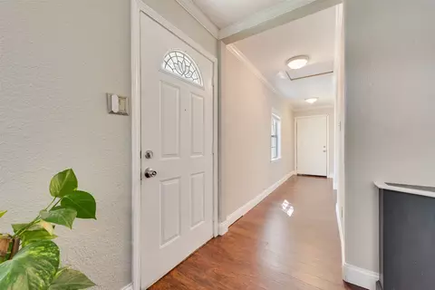 Entry Way - 711 Broadway Ave, Euless, TX 76040 photo 2 of 2
