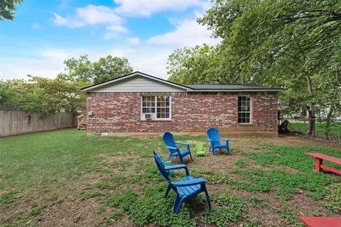 Exterior - 711 Broadway Ave, Euless, TX 76040 photo 7 of 8