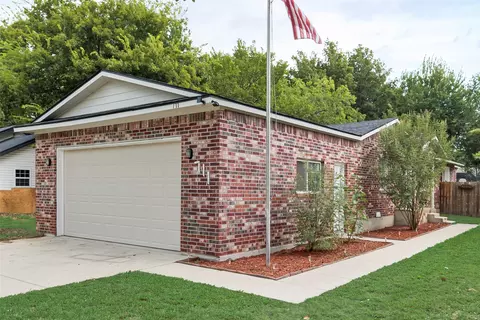 Exterior - 711 Broadway Ave, Euless, TX 76040 photo 2 of 8