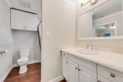 Bath - 711 Broadway Ave, Euless, TX 76040 photo 3 of 4