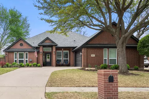 8112 Beverly Dr, North Richland Hills, TX 76182
