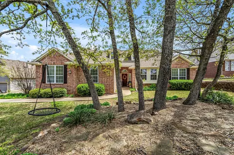 115 Seminole Dr, Lake Kiowa, TX 76240