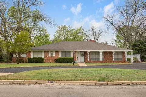 2107 Elizabeth Dr, Brownwood, TX 76801