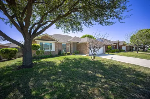 935 Morgan Dr, Burleson, TX 76028