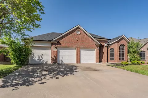 8130 La Frontera Trl, Arlington, TX 76002
