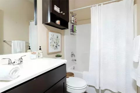 Bath - 121 Mitchell Cir, Terrell, TX 75160 photo 3 of 4
