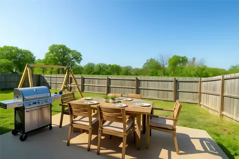 Exterior - 121 Mitchell Cir, Terrell, TX 75160 photo 2 of 4