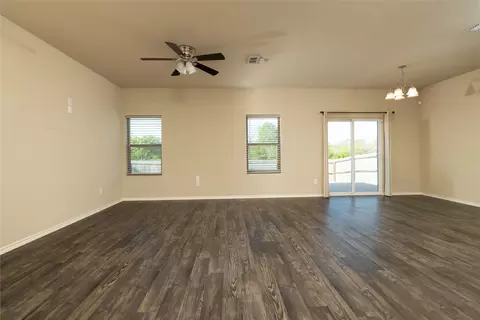 Living - 121 Mitchell Cir, Terrell, TX 75160 photo 1 of 2