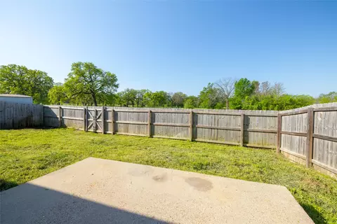 Exterior - 121 Mitchell Cir, Terrell, TX 75160 photo 3 of 4