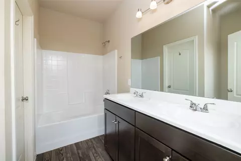 Bath - 121 Mitchell Cir, Terrell, TX 75160 photo 2 of 4
