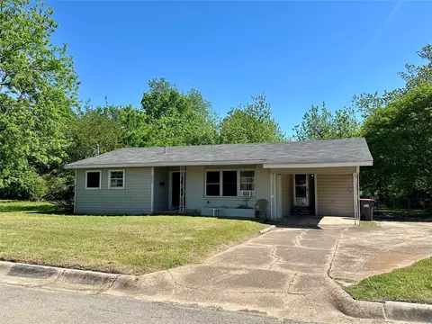 2035 W Kaufman St, Paris, TX 75460