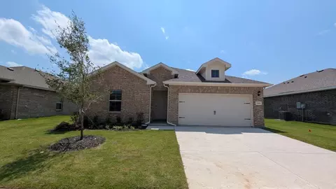 1008 Traction Trl, Cleburne, TX 76031