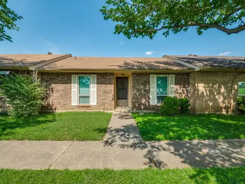 14 E Townhouse Ln, Grand Prairie, TX 75052