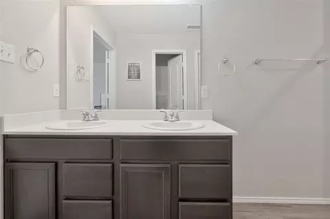 Bath - 2425 Canongate Dr, Denton, TX 76207 photo 3 of 4
