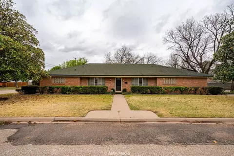 1416 Bartley St, Stamford, TX 79553