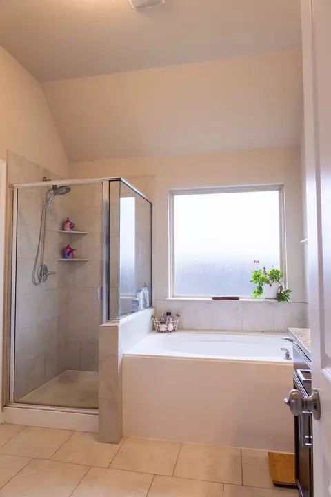 Bath - 10800 Kestrel Ct, Waco, TX 76708 photo 4 of 4