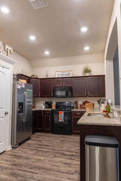 Kitchen - 10800 Kestrel Ct, Waco, TX 76708 photo 1 of 3