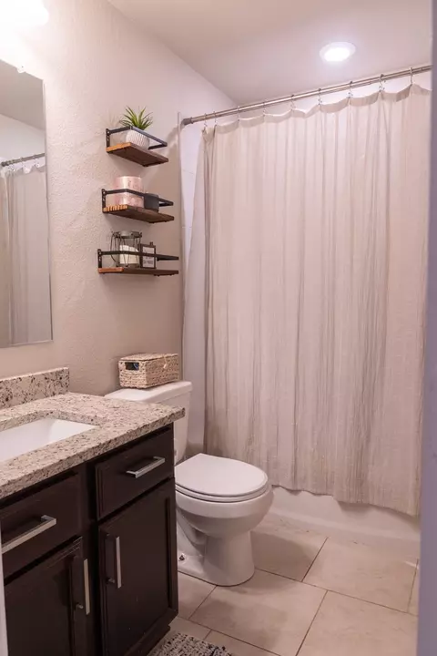 Bath - 10800 Kestrel Ct, Waco, TX 76708 photo 1 of 4