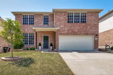 8925 Golden Sunset Trl, Fort Worth, TX 76244
