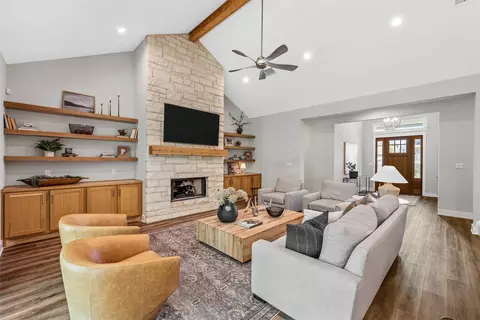 1 N Ritchie Rd, Woodway, TX 76712