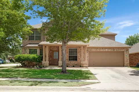 9028 Foxwood Dr, Fort Worth, TX 76244
