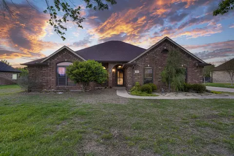 233 Bent Creek Dr, Waxahachie, TX 75165