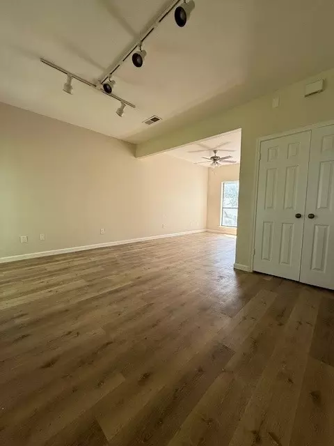 7126 Holly Hill Dr #210, Dallas, TX 75231