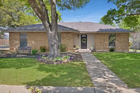 417 Daniel Ln, Cedar Hill, TX 75104