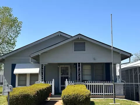 206 Rock St, Bowie, TX 76230