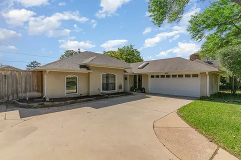 2736 Summit Ridge St, Grapevine, TX 76051