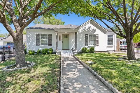 2833 Gladstone Dr, Dallas, TX 75211