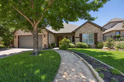 7416 Green Links Dr, Benbrook, TX 76126