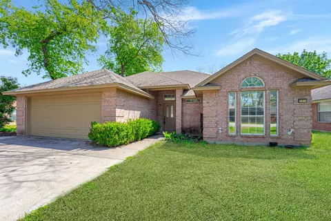 604 N Cherry St, Aubrey, TX 76227