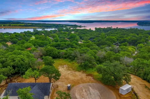 548 Cresthaven Ct, Azle, TX 76020