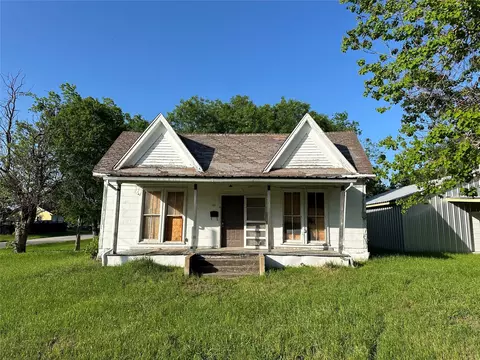 709 W Navasota St, Groesbeck, TX 76642