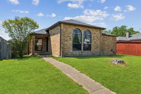 1004 Paintbrush St, Mesquite, TX 75149