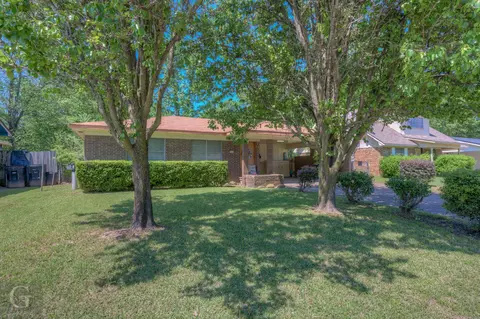 7910 Woodfield Dr, Shreveport, LA 71106