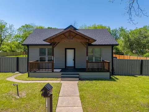 805 N Dallas St, Kaufman, TX 75142