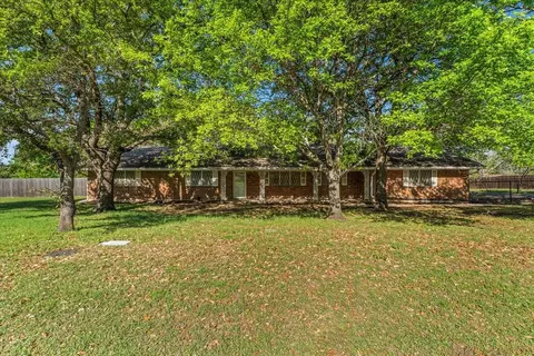 6817 Meadow Rd, North Richland Hills, TX 76182