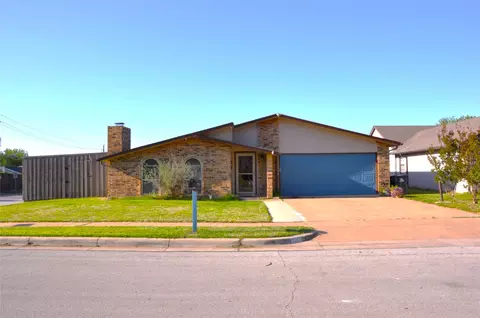 2201 Pennington Dr, Arlington, TX 76014