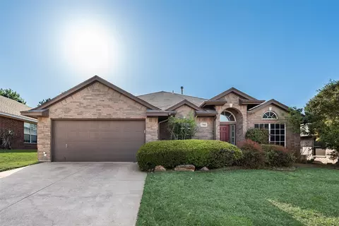 7908 Cabin Ct, Arlington, TX 76002