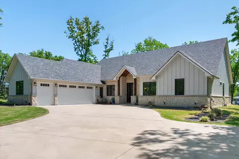 934 Waters Edge Dr, Corsicana, TX 75109