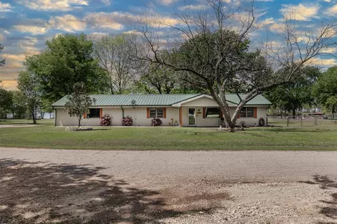 950 Little Oaks Dr, East Tawakoni, TX 75472