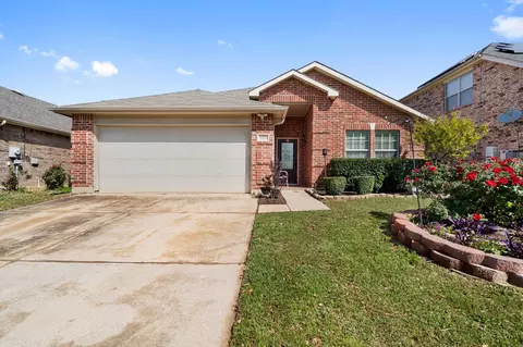 10021 Huey Trl, Hurst, TX 76053
