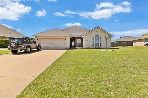 603 Honeysuckle Dr, Cleburne, TX 76033